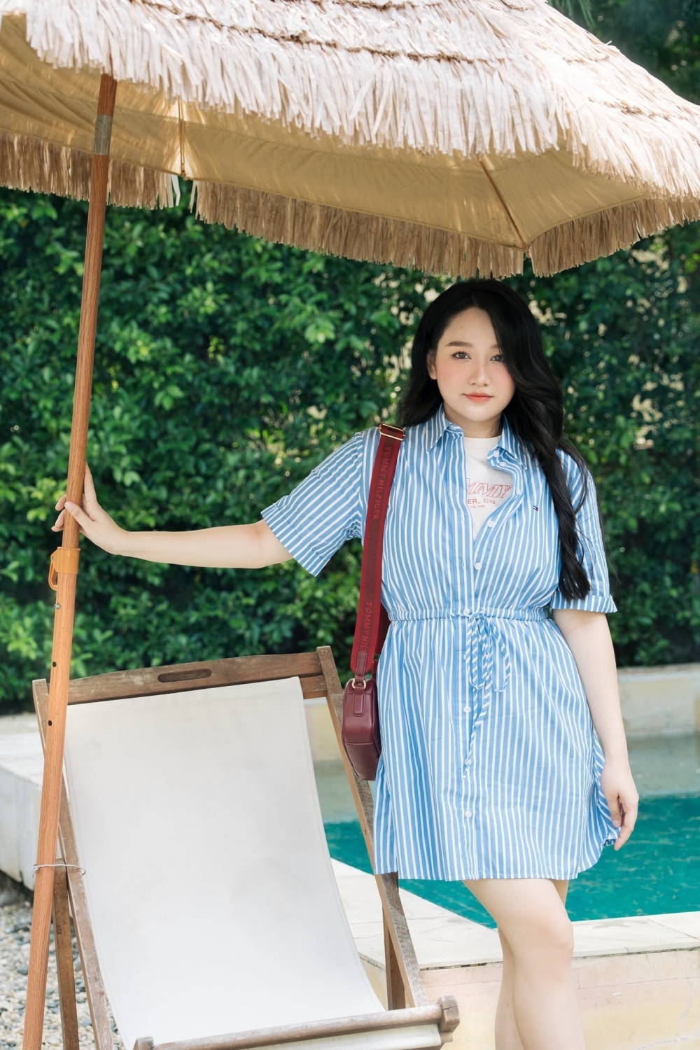 Trúc Anh hưởng ứng thời trang mùa hè với váy sơ mi kẻ sọc. Dù chưa đóng phim trở lại, cô nhận được nhiều lời mời quay, chụp ảnh quảng cáo.
