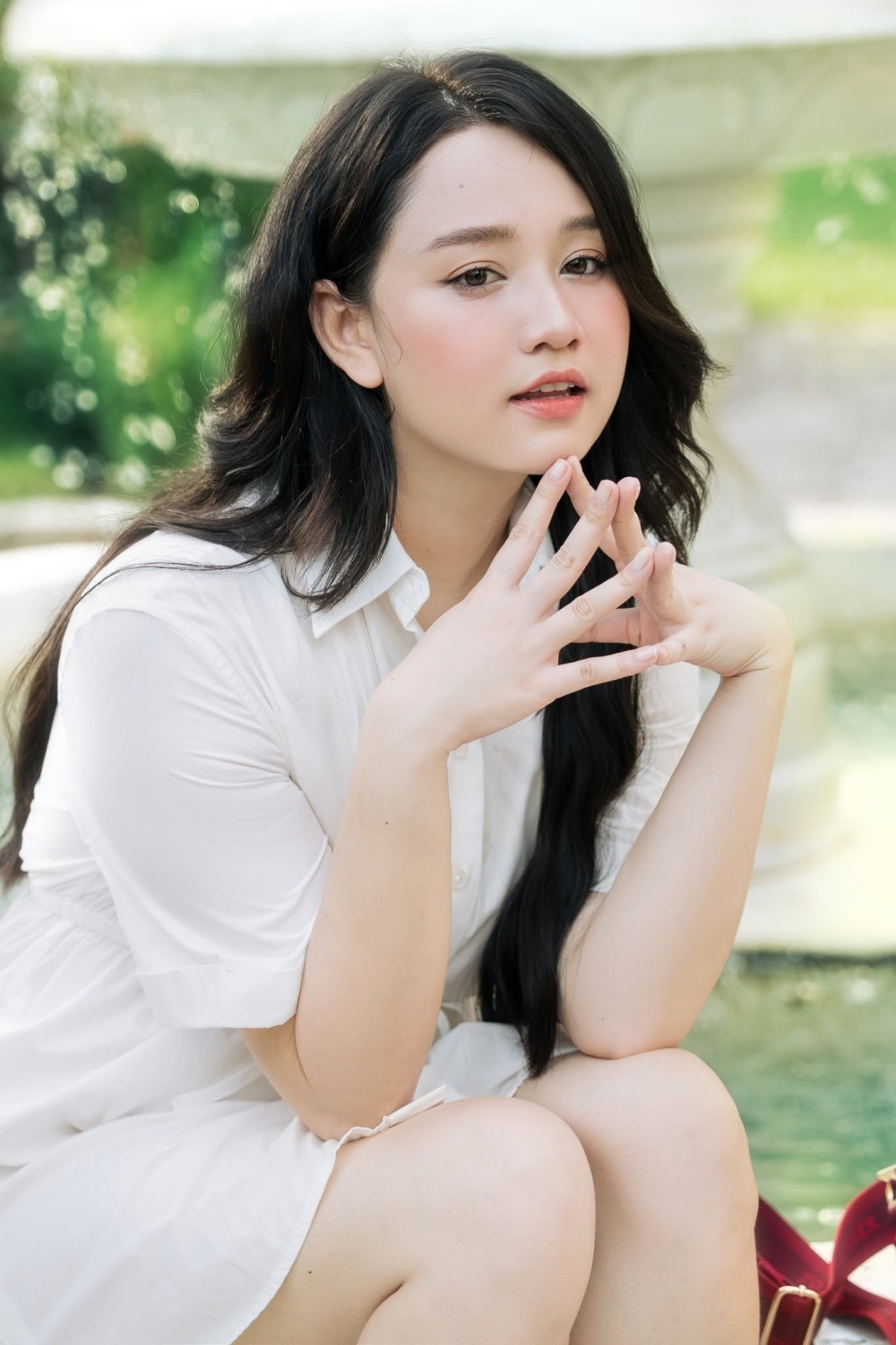 Cô chuộng lối trang điểm tự nhiên với tông hồng baby. Diễn viên nói từng nhịn ăn cực đoan, tập luyện cường độ cao nhưng không có kết quả, cân nặng giảm rồi lại tăng. Sau đó, cô theo đuổi chế độ ăn uống khoa học, kết hợp tập boxing, pilates.