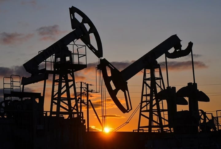 Giá dầu thế giới hôm nay tiếp tục tăng. (Ảnh minh họa: Reuters).