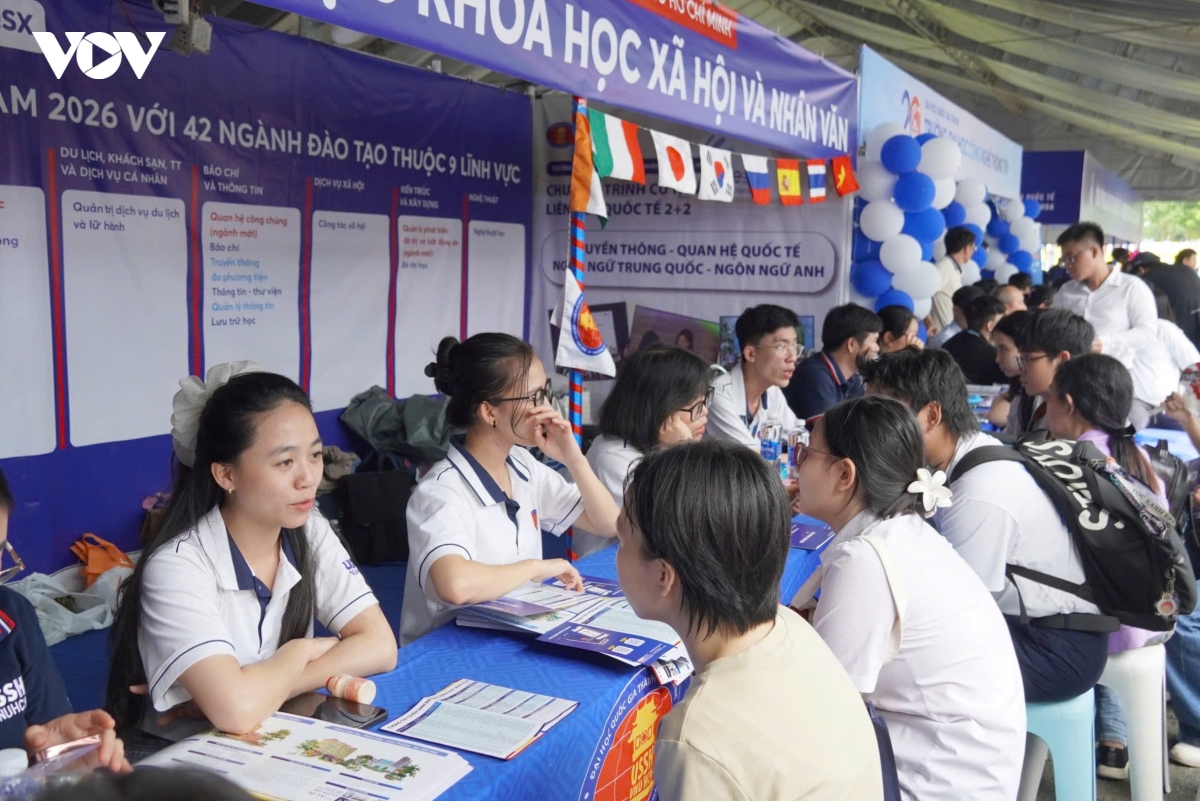 Thí sinh tìm hiểu các ngành của trường Đại học Khoa học Xã hội và Nhân văn (Đại học Quốc gia TP.HCM)