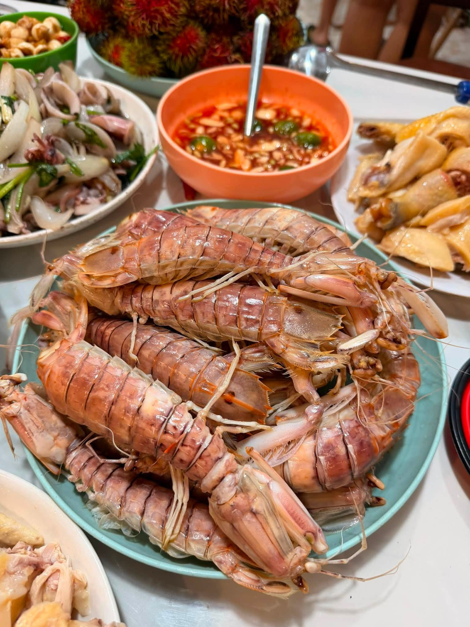 Đóng Cửa Hàng, Gia Đình 3 Thế Hệ Ở Hà Nội Lái Xe Xuyên Việt Gần 2 Tháng 15 Những Bữa Cơm Ấm Áp Của Gia Đình Hà Nội Tại Phú Quốc. Chuyến Đi Dài Nên Trong Hành Trình, Gia Đình Cũng Gặp Nhiều Bạn Bè, Người Thân Quen