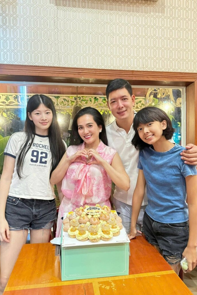 Gia đình MC Bình Minh - Anh Thơ.