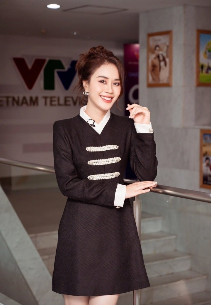 Là cái tên quen thuộc trên sóng truyền hình, Ngô Mai Phương được khán giả ưu ái gọi bằng danh xưng “MC xinh nhất nhì VTV”. Không chỉ vậy, người đẹp còn lấn sân sang diễn xuất và có được một số dấu ấn nhất định.
