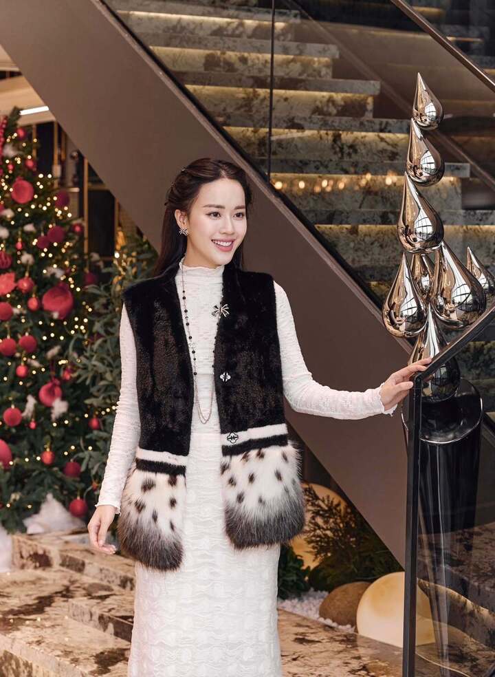 Người đẹp sở hữu cuộc sống sang chảnh, thường xuyên có những chuyến đi du lịch nghỉ dưỡng đắt đỏ. Ngoài công việc tại Đài truyền hình Việt Nam, Mai Phương còn là người mẫu ảnh của nhiều nhãn hàng và có thêm nguồn thu nhập ổn định.