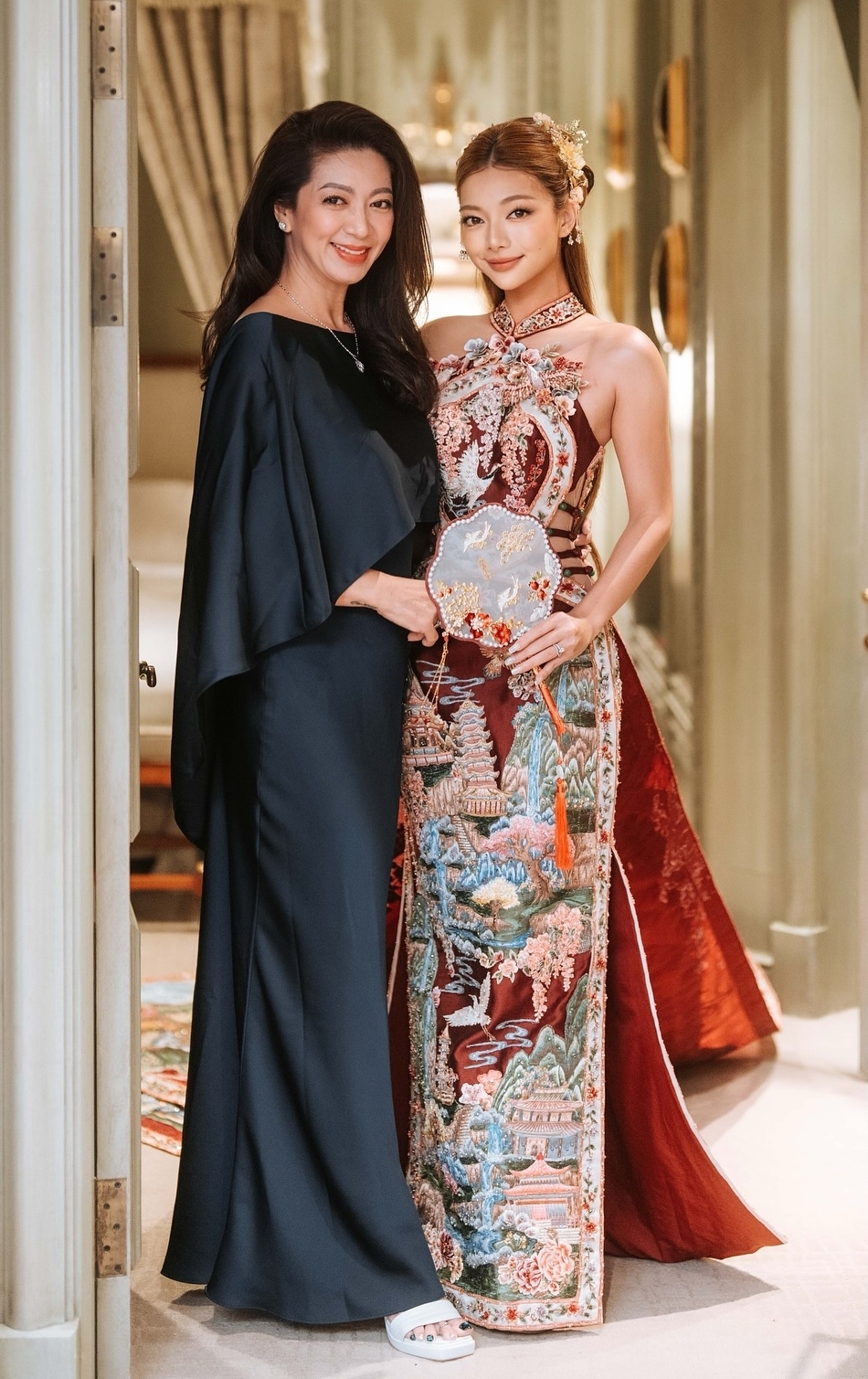 Katleen Phan Võ chia sẻ hình ảnh bên mẹ tại đám cưới của cô hồi tháng 6. Nhiều năm qua, Hoa hậu Thanh Xuân chọn cuộc sống kín tiếng.
