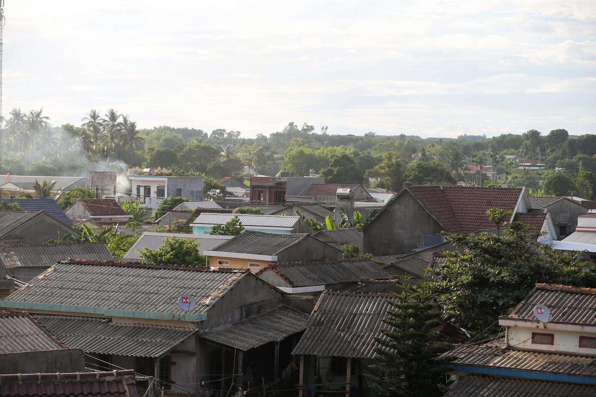 Cuộc sống của bà con làng chài rất mộc mạc. Tại làng mới chỉ có một vài homestay