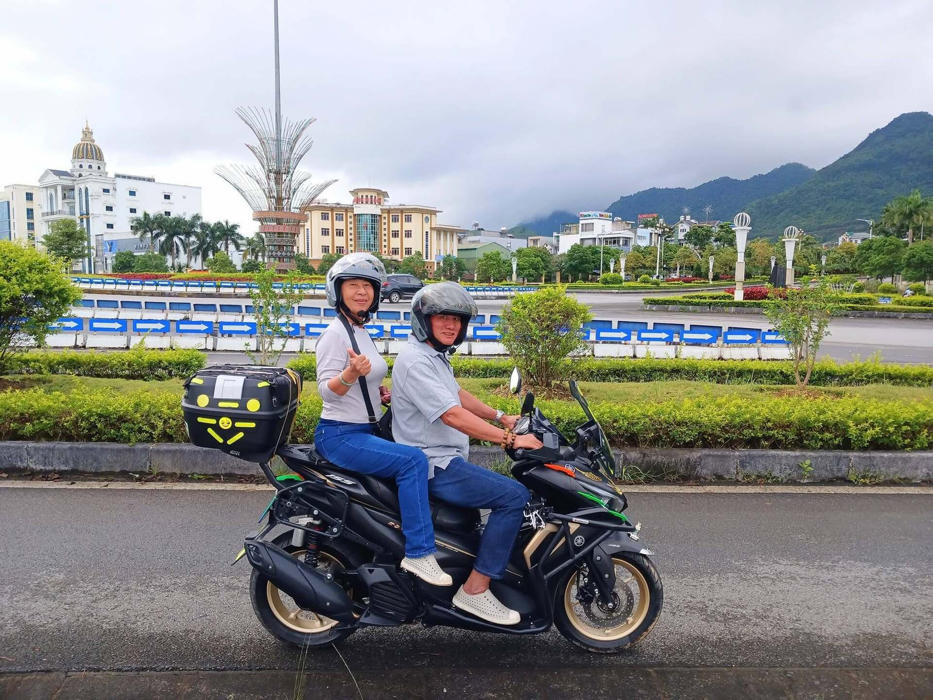 Những cuộc gặp ấm lòng trên đường
