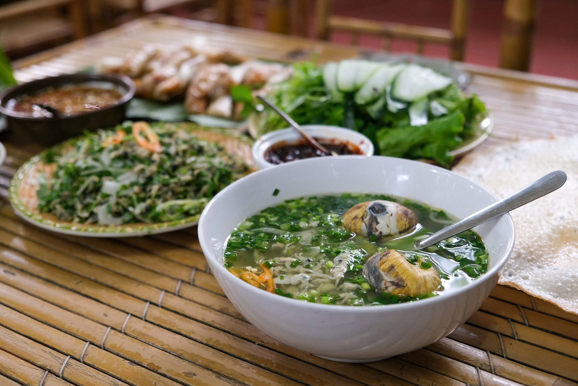 Món don nước tuy chế biến đơn giản nhưng hương vị đủ sức hấp dẫn, tạo hương vị rất riêng, không giống bất kỳ món hến hay nghêu nào