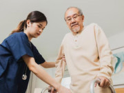 Yêu con - Biến cố tuổi già khiến cụ ông cay đắng nhận ra: Có tiền tiết kiệm còn đáng tin hơn trông chờ vào con