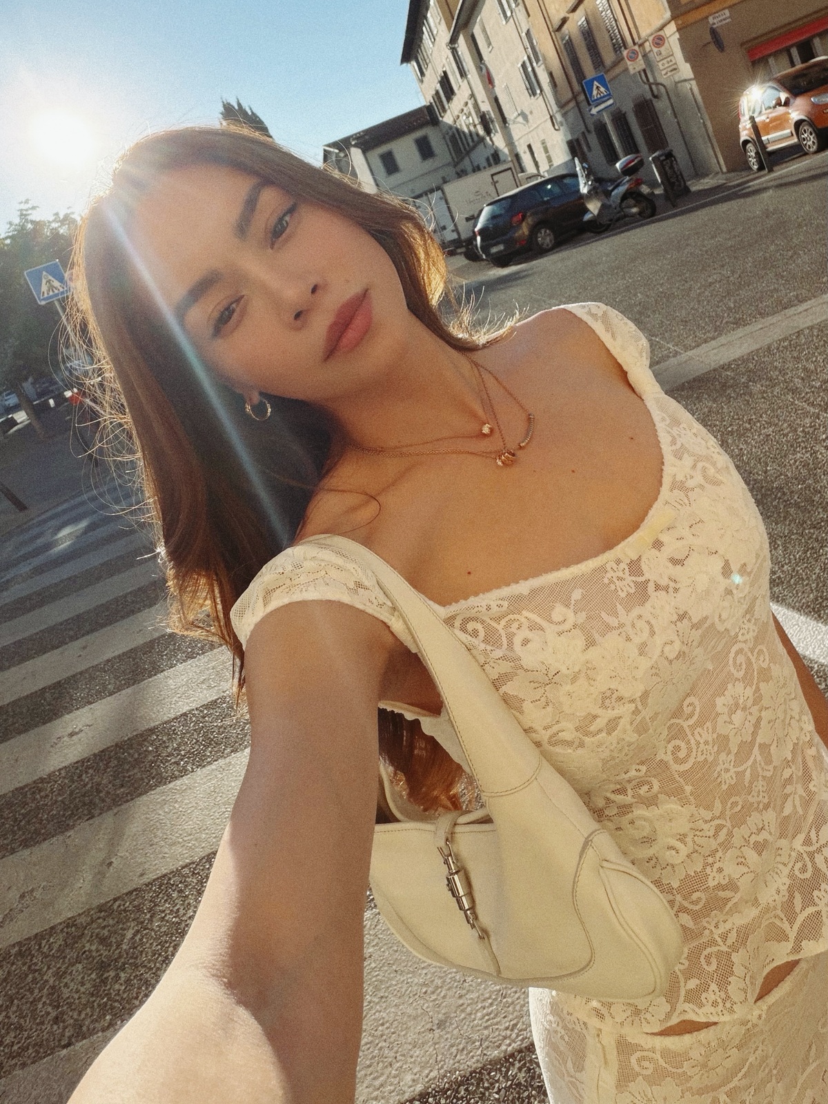 Dưới những bức hình Hồ Ngọc Hà chia sẻ, nhiều khán giả khen cách cô phối đồ đơn giản mà sang.