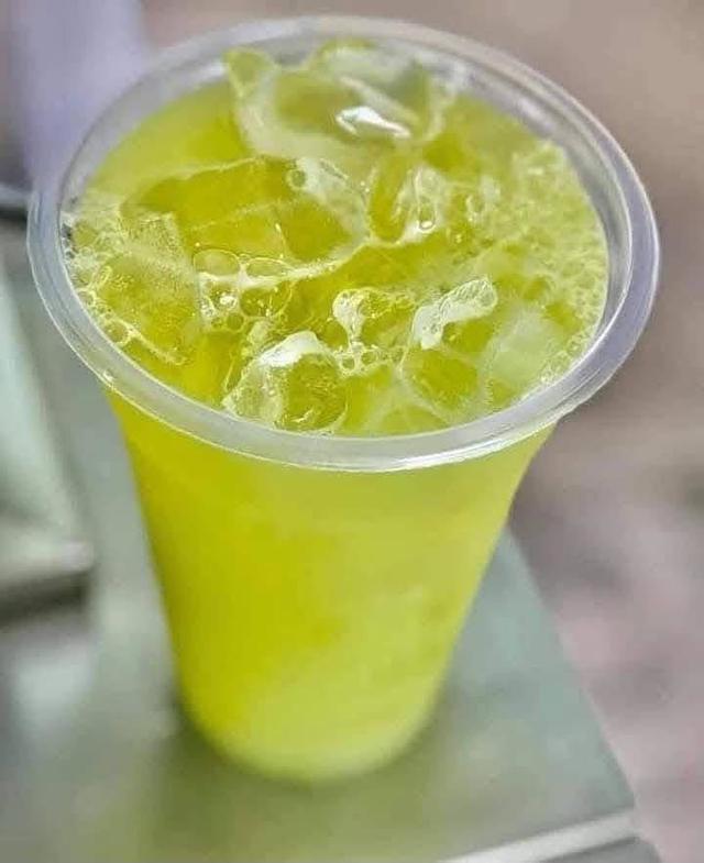 Nước mía không chỉ để giải khát mà còn dùng vào chế biến món ăn. Ảnh HM