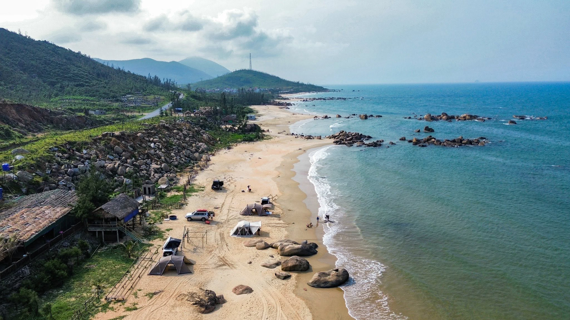 3 bãi biển được ví amp;#34;thiên đường ngủ quênamp;#34;, có nơi cách Hà Nội chỉ 6 tiếng lái xe - 5