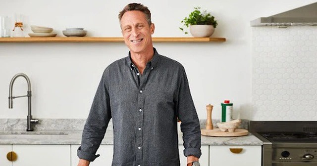 Tiến sĩ, bác sĩ Mark Hyman là một trong những trường hợp thu hút sự chú ý khi dù đã 63 tuổi, các chỉ số đánh giá cho thấy tuổi sinh học của ông chỉ vào khoảng 43. Ảnh minh họa
