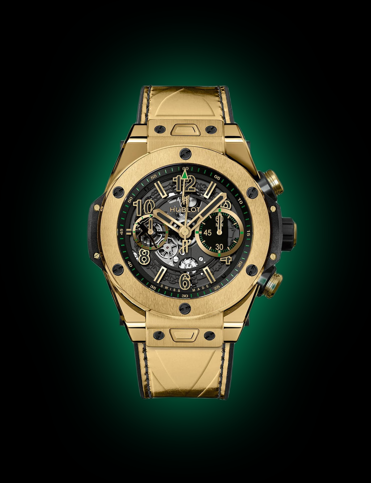 Điểm nhấn trong set đồ của người đẹp là chiếc Hublot Big Bang Unico Usain Bolt bằng vàng 18K. Theo giá giao dịch trên thị trường đồng hồ sưu tầm, mẫu này hiện có giá hơn 1,3 tỷ đồng. Thiết kế được Hublot sản xuất giới hạn 100 chiếc trên toàn thế giới.
