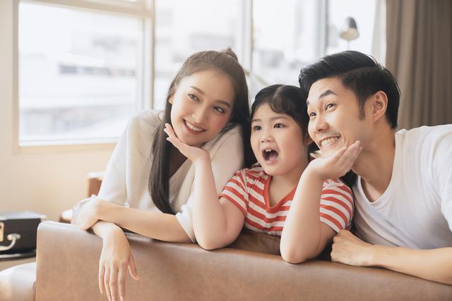 Trong nuôi dạy con, lười không đồng nghĩa với bỏ mặc hay thiếu quan tâm. Đó là việc cha mẹ biết lùi lại đúng thời điểm, trao cho con cơ hội tự trải nghiệm. Ảnh minh họa