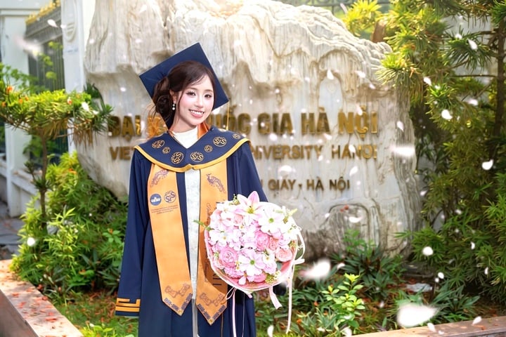 Ngay từ khi còn học tại Trường THPT A Phủ Lý, Lan Anh đã yêu thích báo chí, truyền thông thông qua các câu lạc bộ và công việc quản trị fanpage của trường. Vì vậy, khi đăng ký xét tuyển đại học năm 2022, cô định hướng theo đuổi ngành báo chí, đăng ký nguyện vọng 1 ngành Báo chí vào Học viện Báo chí và Tuyên truyền.