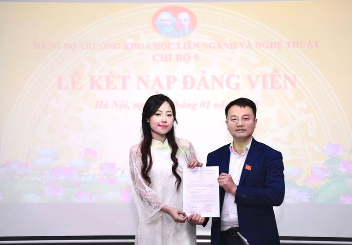 Nhìn lại chặng đường đại học, Lan Anh cho rằng điều giá trị nhất không chỉ là những danh hiệu mà còn là sự trưởng thành trong tư duy.