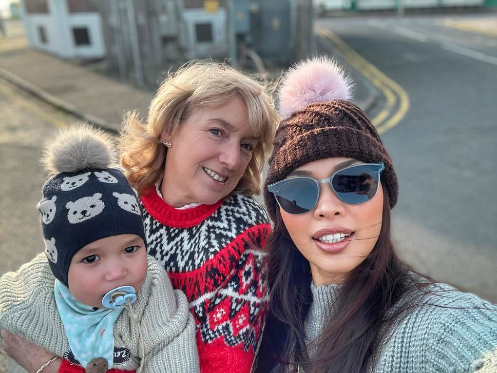 Hà Anh duy trì mối gắn kết sâu sắc với mẹ chồng. Ảnh: NVCC