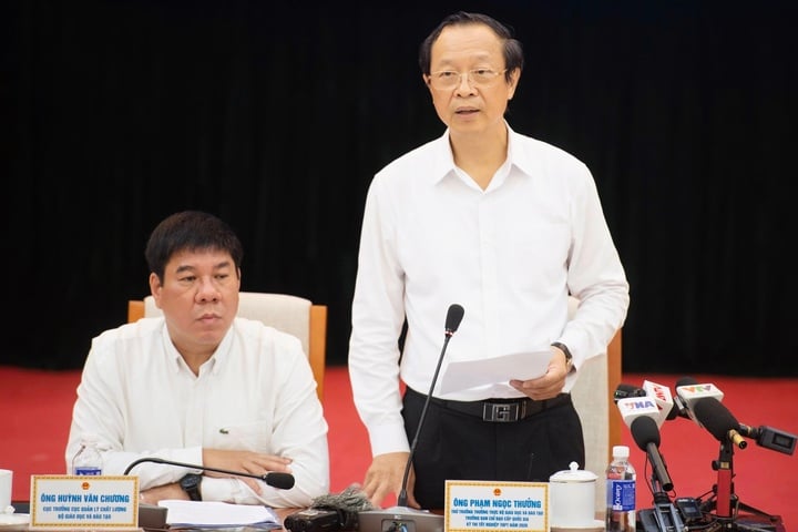 Ông Phạm Ngọc Thưởng, Thứ trưởng Thường trực Bộ GDamp;ĐT, Trưởng Ban chỉ đạo cấp Quốc gia kỳ thi tốt nghiệp THPT năm 2026 chủ trì họp báo. (Ảnh: Viên Minh)