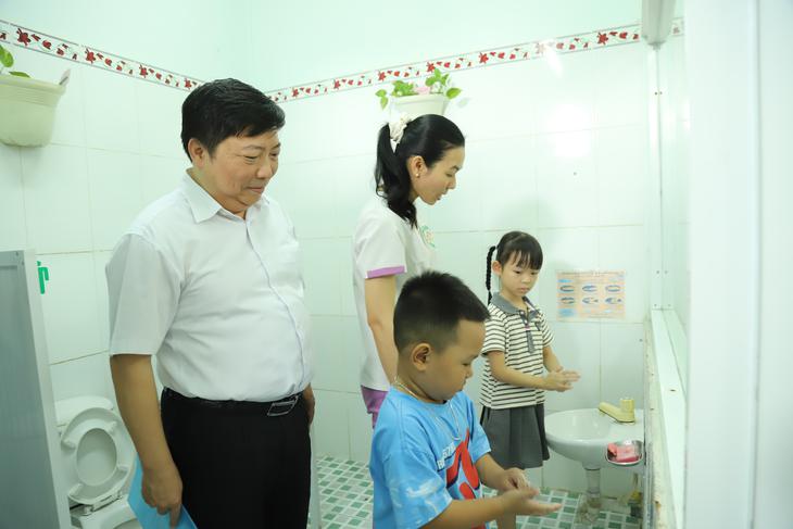 Sở Y tế TPHCM khuyến cáo người dân thực hiện các phương pháp phòng bệnh trước nguy cơ dịch chồng dịch. Ảnh: P.Thương.