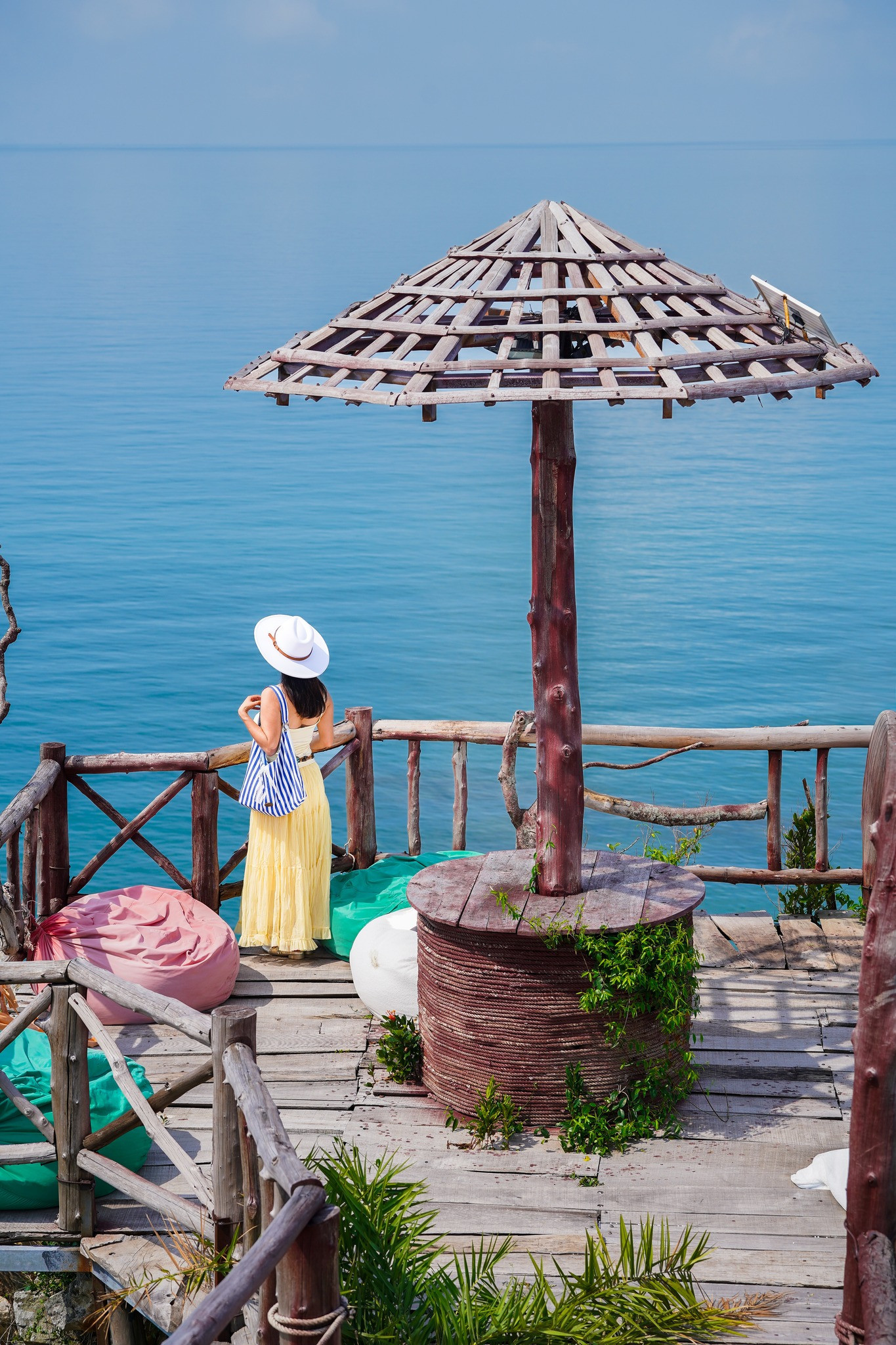 3 Hòn Đảo Hoang Sơ Không Phải Ai Cũng Biết Ở Quảng Ninh, Nhiều Món Hải Sản Ngon - 1