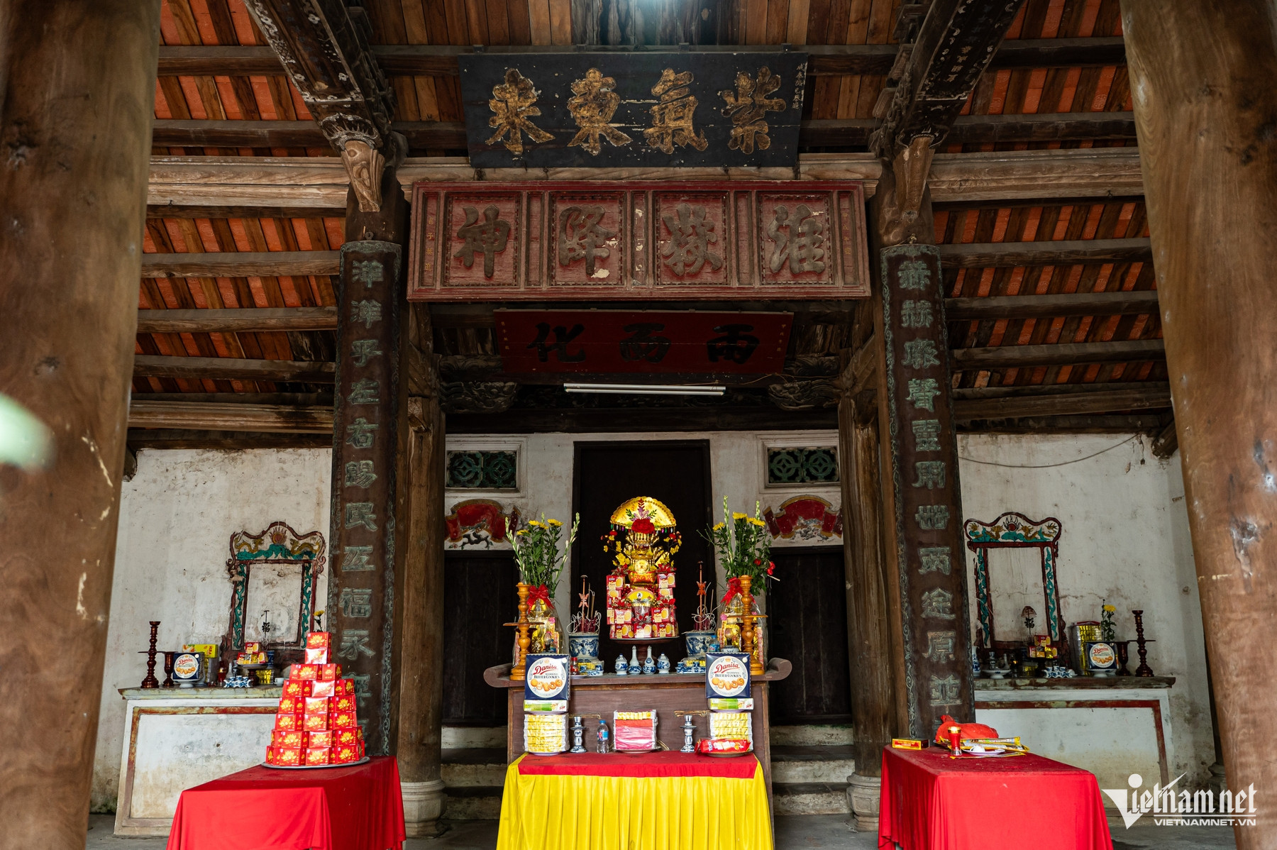 Ngôi đình cổ kính, nhuốm màu rêu phong
