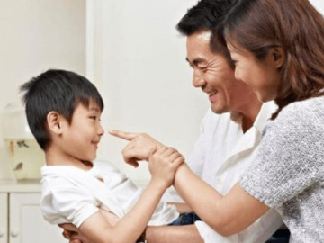 Cha mẹ của những đứa trẻ 'giàu có' thường xuyên nói 8 câu