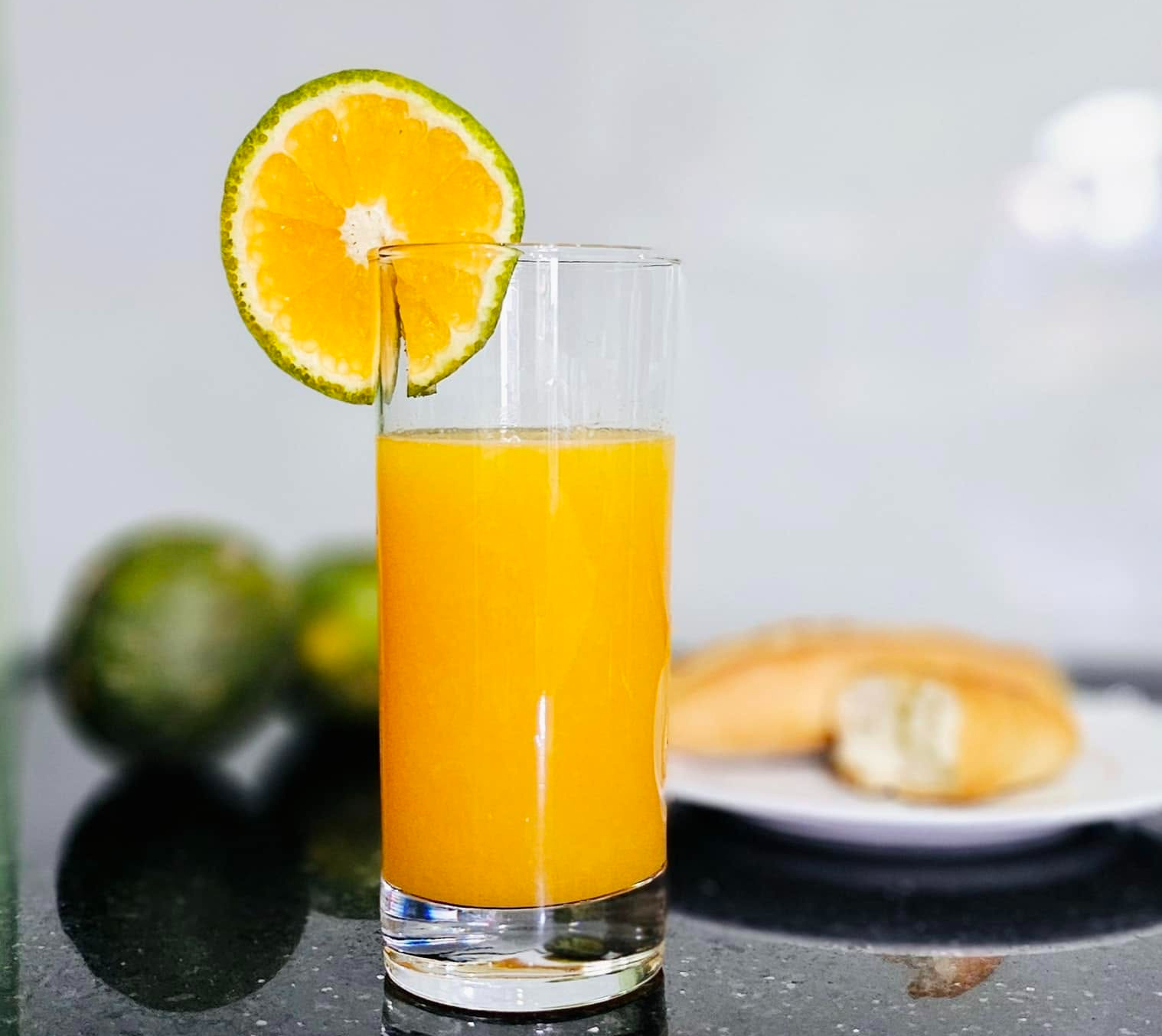 Nước cam vừa giải khát tốt cho ngày hè vừa thêm vào món ăn thơm ngon.