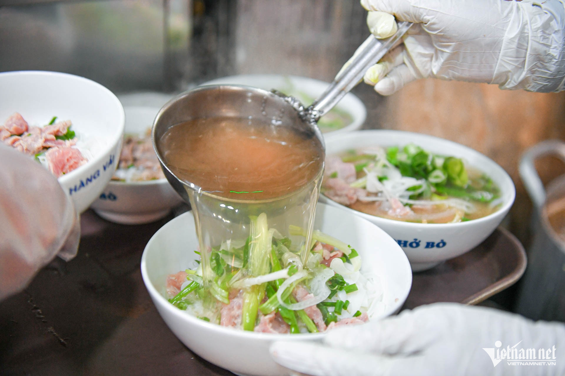 Quán phở mở hơn 30 năm, trở thành địa chỉ quen thuộc của nhiều thực khách
