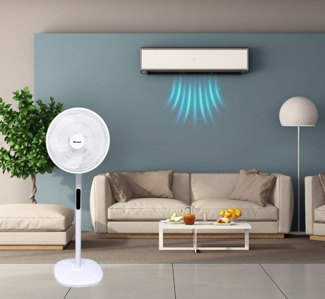 Thay vì đặt điều hòa ở mức 23-24 độ C, người dùng có thể tăng lên khoảng 27-28 độ C và bật thêm quạt để luồng khí mát phân bổ đều hơn trong phòng.