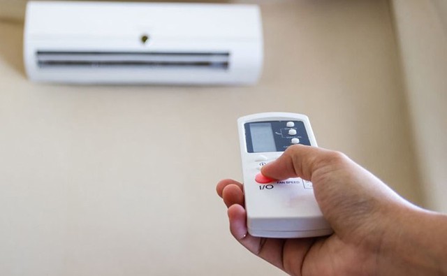 Nếu chiếc điều hòa nhà bạn có nút ECO, hãy thử sử dụng chế độ này khi không cần làm lạnh quá nhanh.
