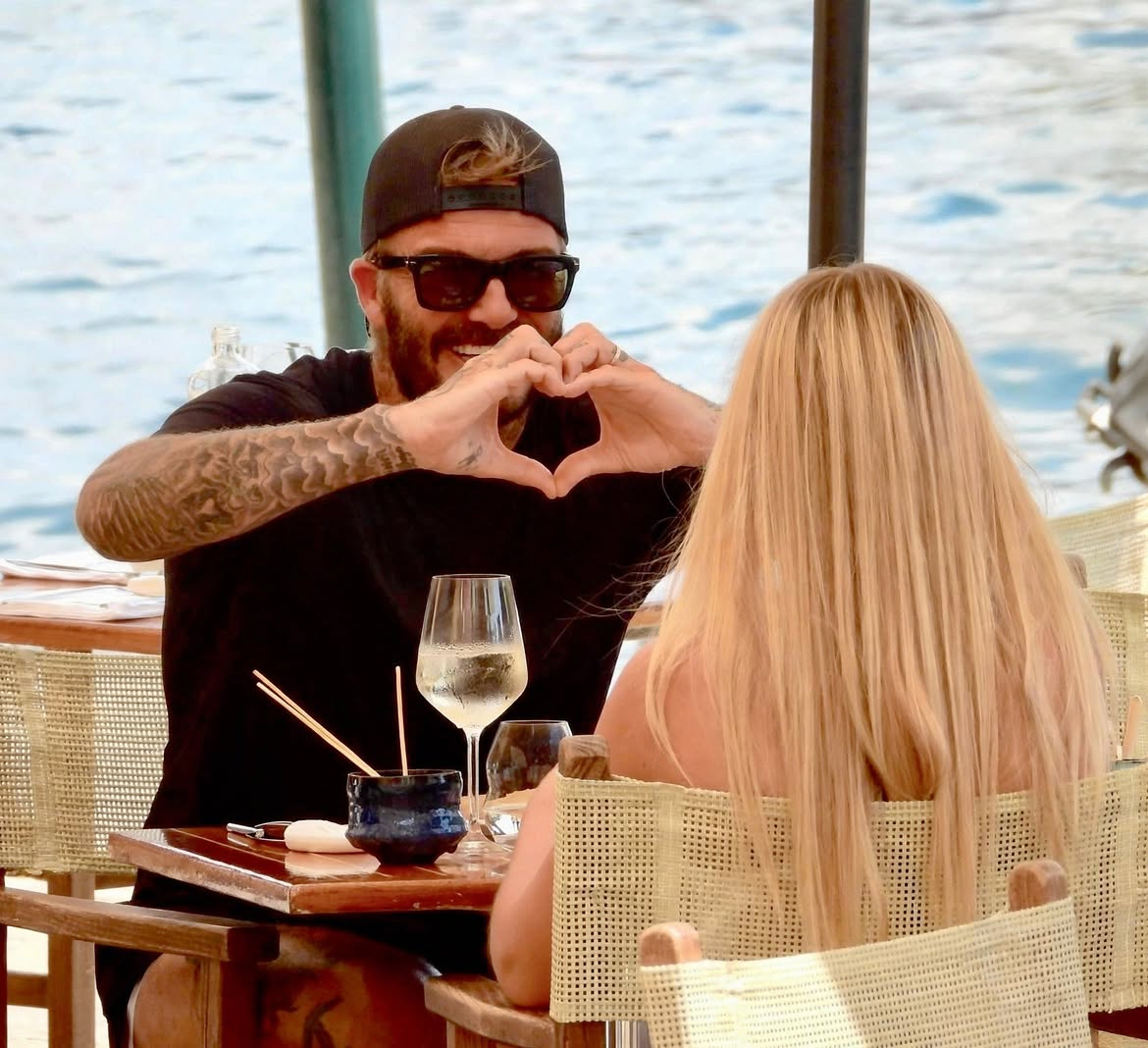 David Beckham, 51 tuổi, có nhiều khoảnh khắc vui đùa và tạo hình trái tim với con gái cưng Harper.