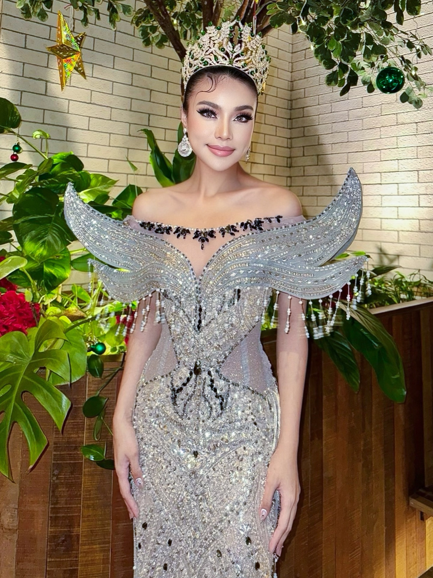 Putri Andriani Juficha đăng quang Miss Earth Indoneisa 2025.