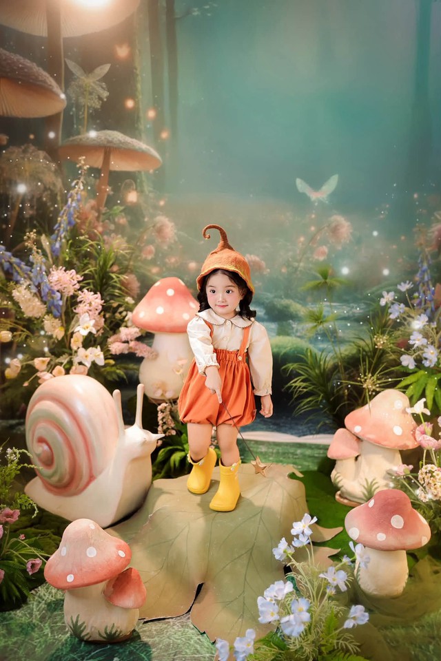 Khánh Thi tiết lộ, khi diện trang phục nhảy múa ra sàn tập cùng bố mẹ và anh chị, Lisa bộc lộ năng khiếu cảm nhạc rõ nét. Cô bé gần 3 tuổi đã có thể bắt chước được các động tác đơn giản của bố mẹ. Khán giả nhận xét Lisa có gen trội từ bố mẹ và tương lai sẽ theo nghiệp của gia đình.