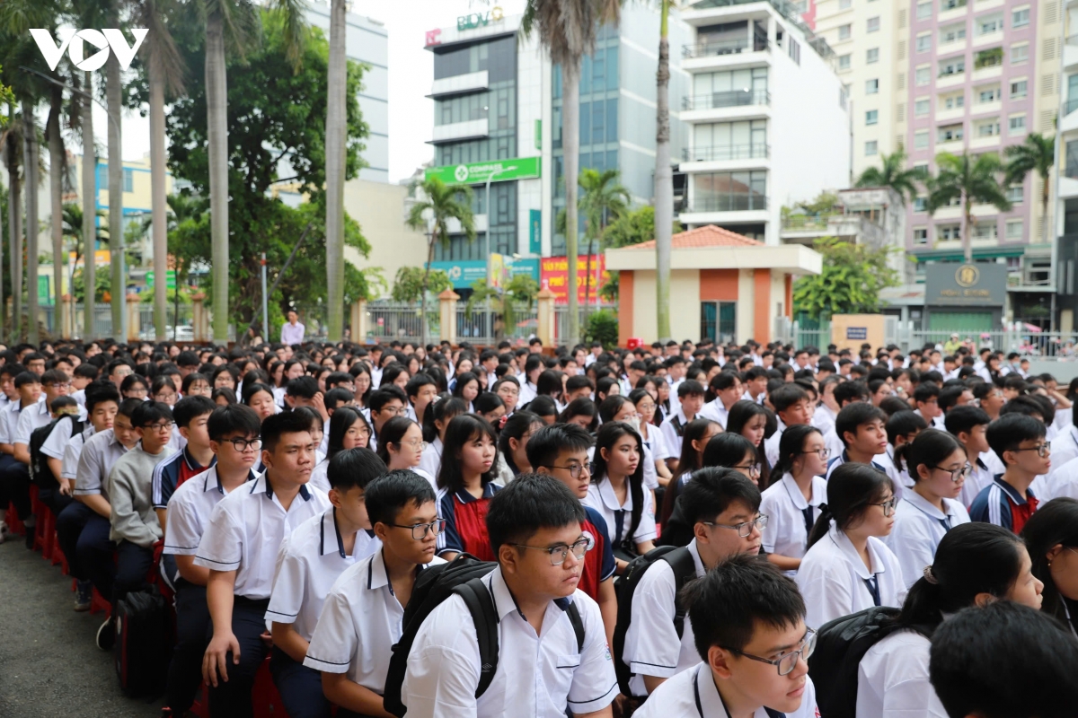 Học sinh TP.HCM tựu trường sớm, hơn 2,62 triệu em bước vào năm học mới - 2