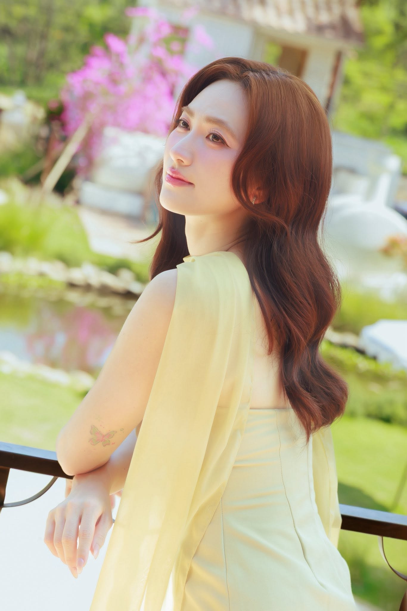 Phương Anh Đào vướng tin đồn hẹn hò với Tuấn Trần sau phim Mai nhưng cả hai chưa từng lên tiếng về mối quan hệ này.