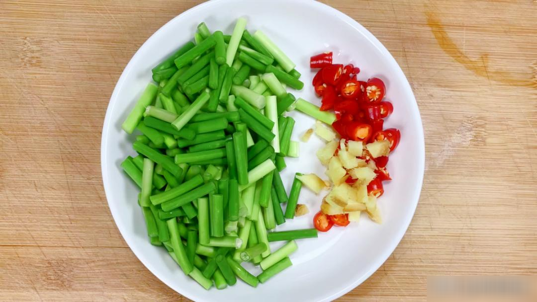 Bộ phận dai giòn, hấp dẫn, giá rẻ, xào nhanh với loại rau kháng viêm, ngọt ngon này thành món thơm phức - 3