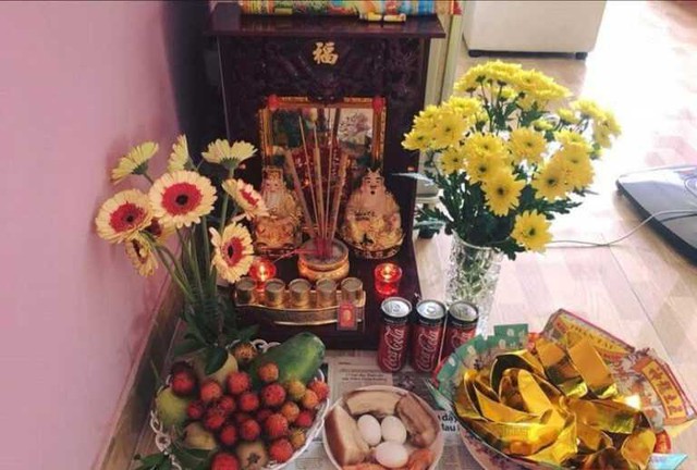 Khi thỉnh tượng Thần tài, Thổ Địa ngoài cửa hàng về, cần gói bọc trong giấy đỏ hoặc trong hộp sạch sẽ, mang vào chùa nhờ các sư trong chùa Chú nguyện nhập Thần và nhờ các sư chọn cho ngày tốt đem về nhà để an vị Thần tài, Thổ Địa.