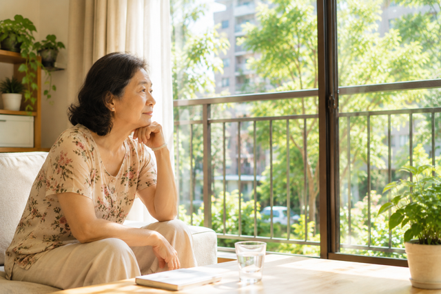 Tôi dần hiểu rằng tiền có thể giúp con người bớt lo về vật chất, nhưng không thể tự mình xua đi sự cô đơn. Ảnh minh họa