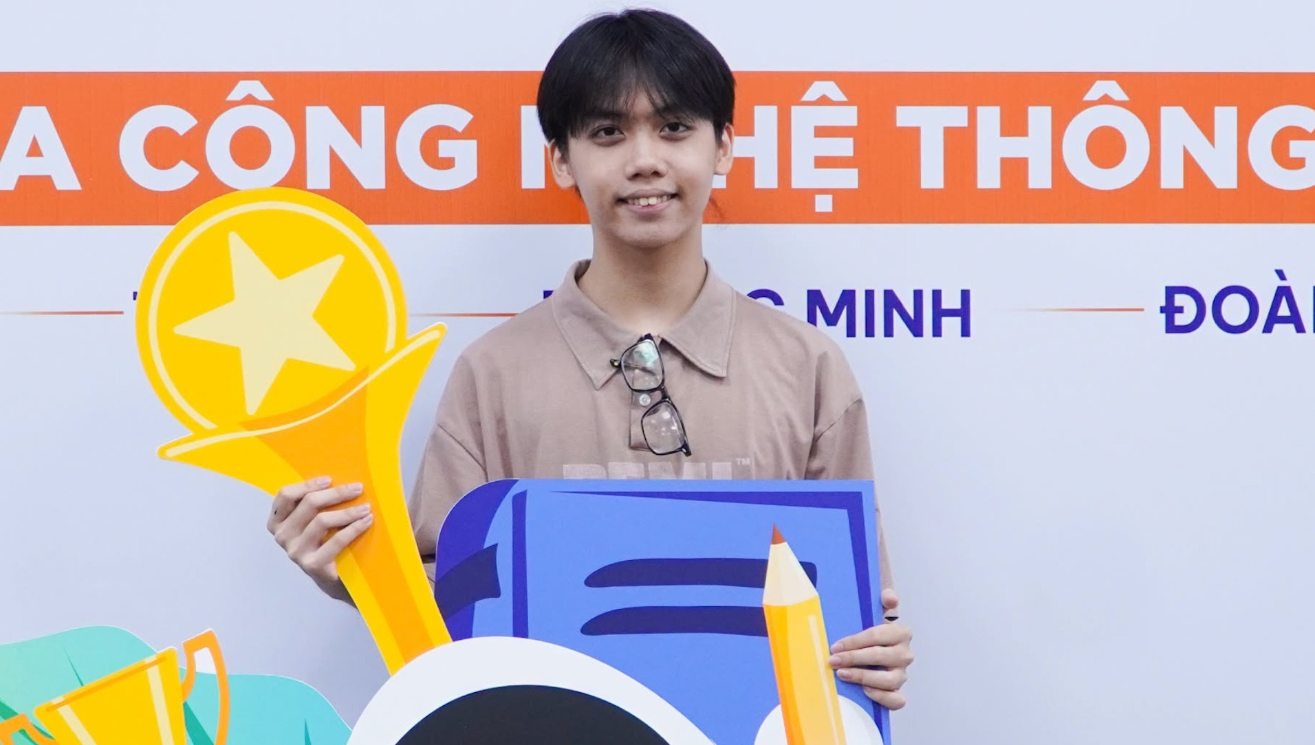 Huỳnh Ngọc Nhân, cựu học sinh Trường THPT chuyên Lê Quý Đôn (Đà Nẵng), thủ khoa Kỳ thi tốt nghiệp THPT 2026 của TP. Đà Nẵng ở tổ hợp X26. Ngọc Nhân từng giành giải Nhất ICPC THPT Quốc gia năm 2024. Ngọc Nhân là tân sinh viên ngành Khoa học máy tính - chương trình tiên tiến.