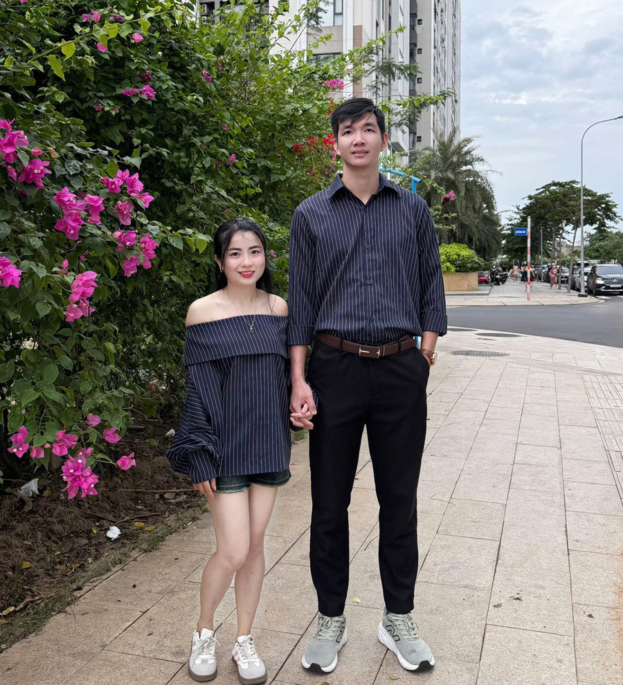 Cặp đôi đũa lệch về chiều cao 