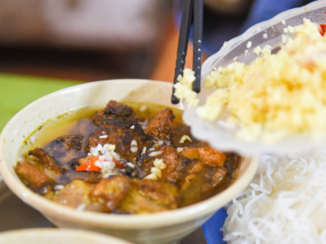 5 quán bún chả nổi tiếng bậc nhất phường Hoàn Kiếm, khách Tây khách ta đông kín