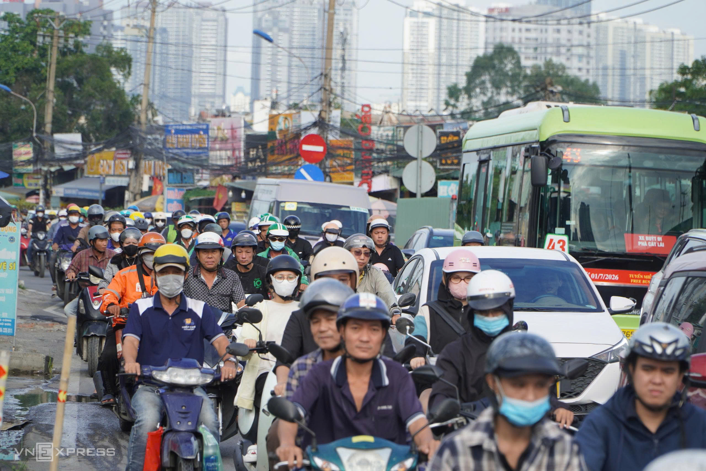 Ùn ứ 10 km ở cửa ngõ phía Đông TP HCM - 13
