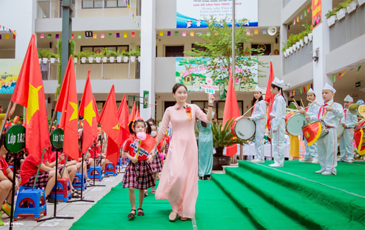 Hầu khắp các khu vực trên cả nước đón nắng trong ngày khai giảng năm học mới. (Ảnh minh hoạ: Trường Tiểu học Thành Công B, Hà Nội)