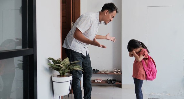Những đứa trẻ c&oacute; EQ thấp thường amp;#39;sở hữuamp;#39; kiểu người cha n&agrave;y - 2