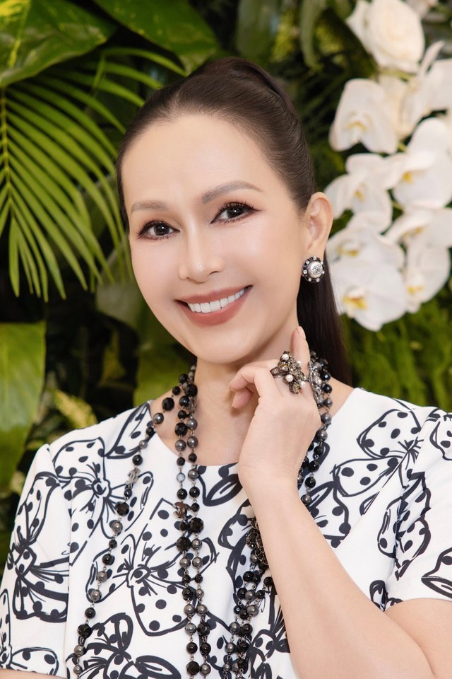Nữ diễn viên cũng chú trọng việc giữ gìn vóc dáng, chăm sóc bản thân và duy trì tinh thần tích cực. Với chị, vẻ đẹp của người a classTextlinkBaiviet hrefhttps://eva.vn/phụ nữ/a không chỉ nằm ở làn da hay vóc dáng mà còn thể hiện qua cách sống, cách ứng xử và sự tự tin