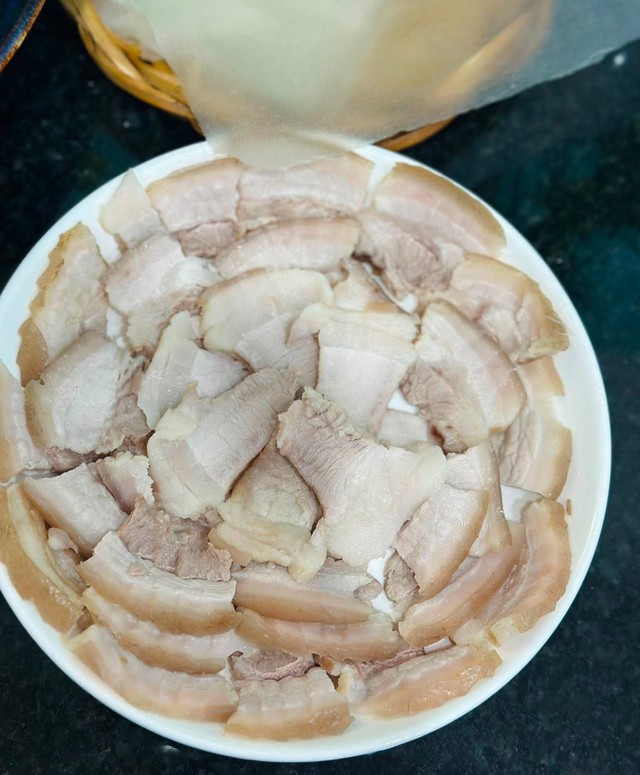 Mẹo luộc thịt muốn mọng nước, da giòn ngon ngọt cho mâm cơm gia đình - 2