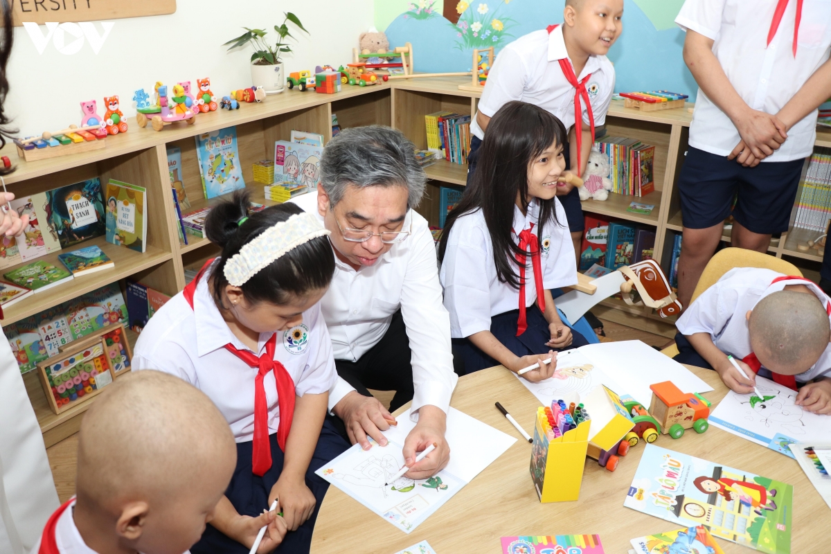 Phòng đọc sách và tham vấn tâm lý mới khánh thành tại Bệnh viện Ung bướu TP.HCM