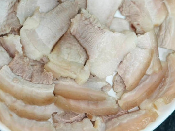 Bếp Eva - Mẹo luộc thịt muốn mọng nước, da giòn ngon ngọt cho mâm cơm gia đình
