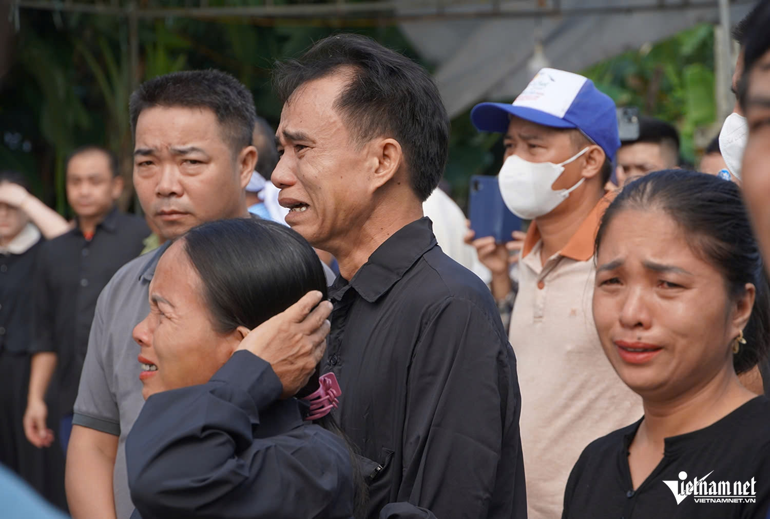 Vụ án mạng ở Đồng Nai: Người thân khóc nghẹn đón linh cữu con cháu về Nghệ An - 6
